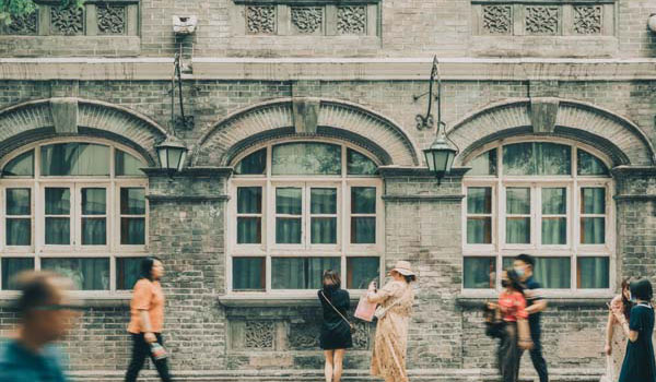 太颯了！女生用140個(gè)易拉罐手工制作冰雪鎧甲